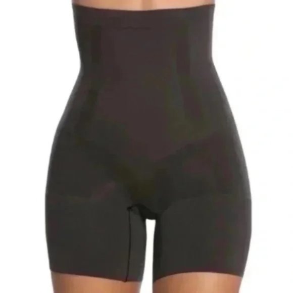 NWOT SPANX OnCore Mid-Thigh High Waisted Shorts in Very Black Size Medium - Picture 5 of 11